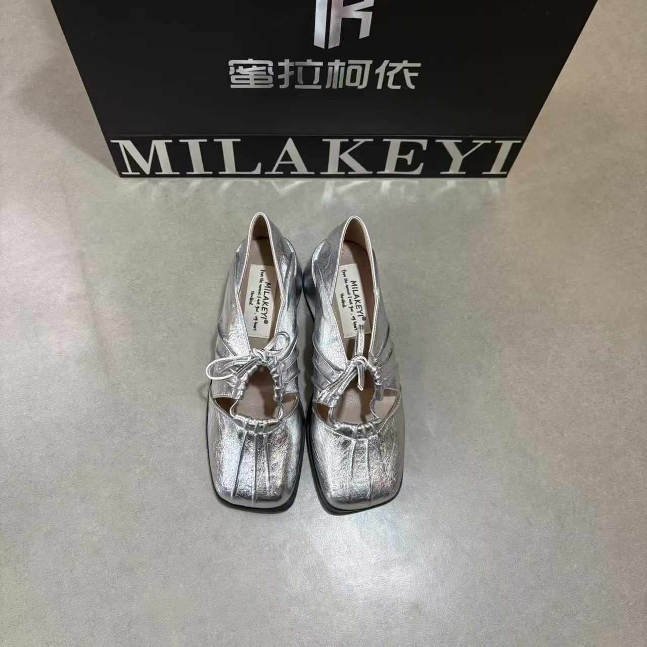 2025年秋冬新款气质百搭贝壳头设计爆款方头时尚温柔单鞋玛丽珍鞋