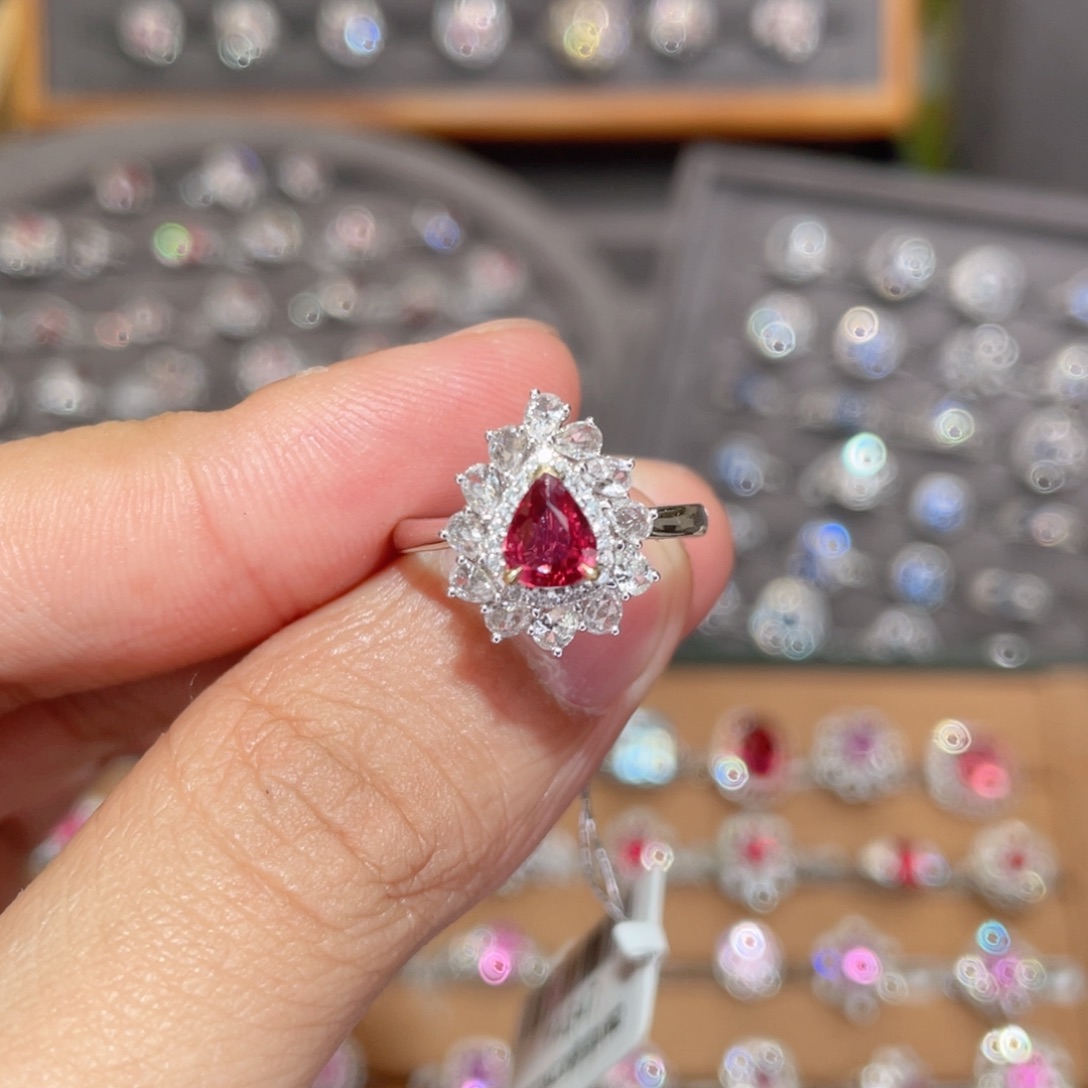 红宝石项链18K金镶嵌0.56ct 无烧鸽血