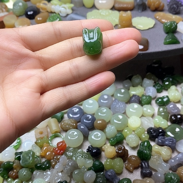 未镶嵌和田玉挂件兔子