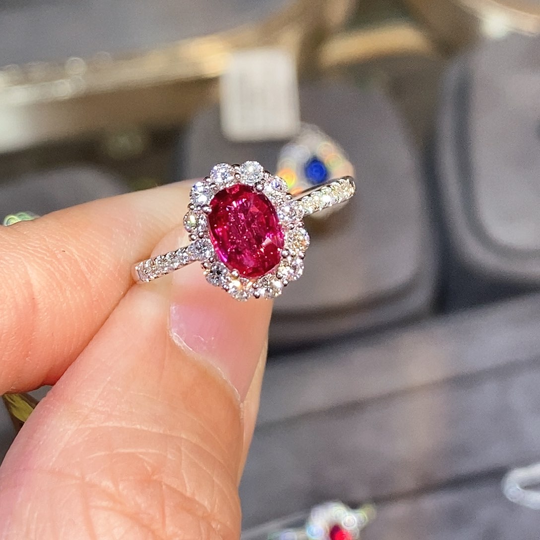 戒指18K金镶嵌红宝石1.02ct