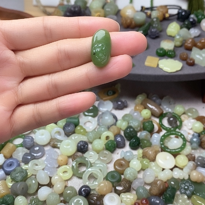 未镶嵌和田玉挂件莲花