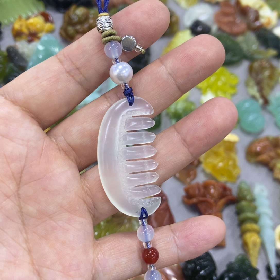 未镶嵌蛇纹石玉挂件