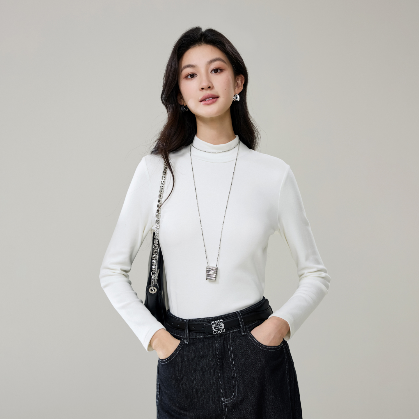 逸阳黑色蓄热中领打底衫女2025秋冬新款加绒加厚时髦百搭保暖上衣