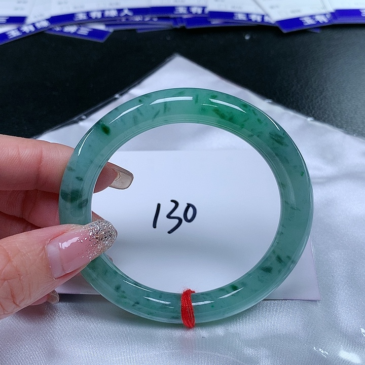 翡翠手镯（圆镯）未镶嵌