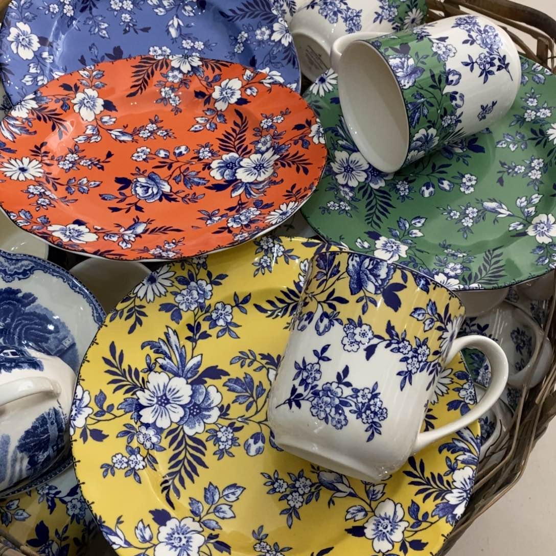 G***o瓷四色花盘子微瑕加绿色黄色杯子