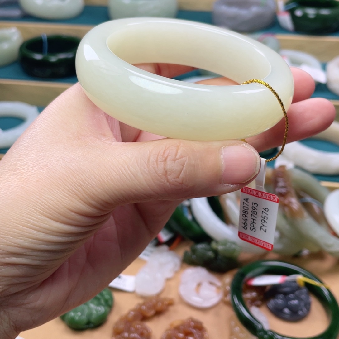 未镶嵌手镯和田玉