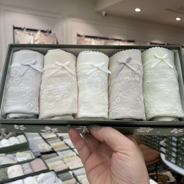 7A抑菌包臀弹力莫代尔蚕丝裆提花三角短裤头女士内裤