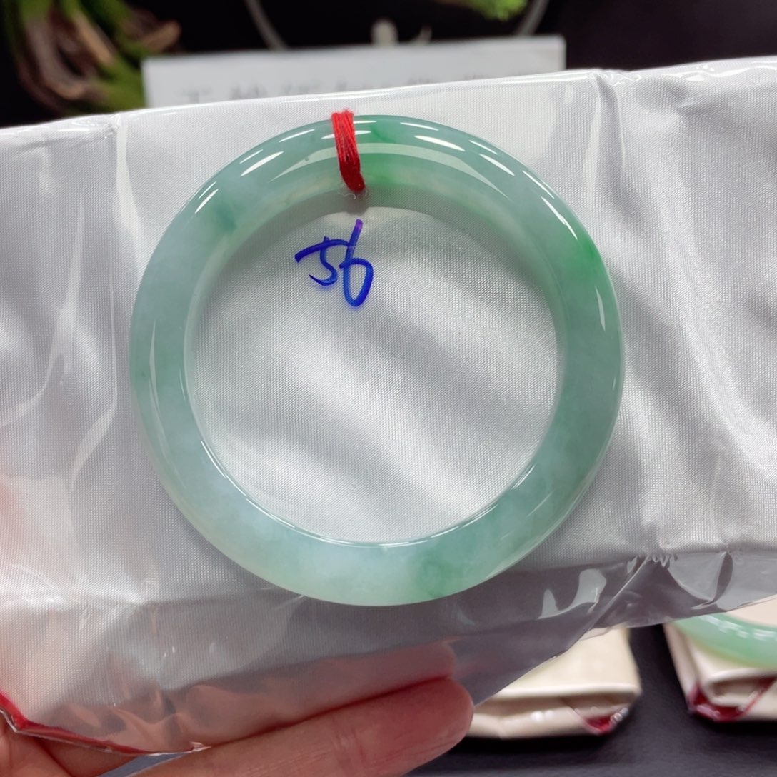 翡翠手镯未镶嵌手镯