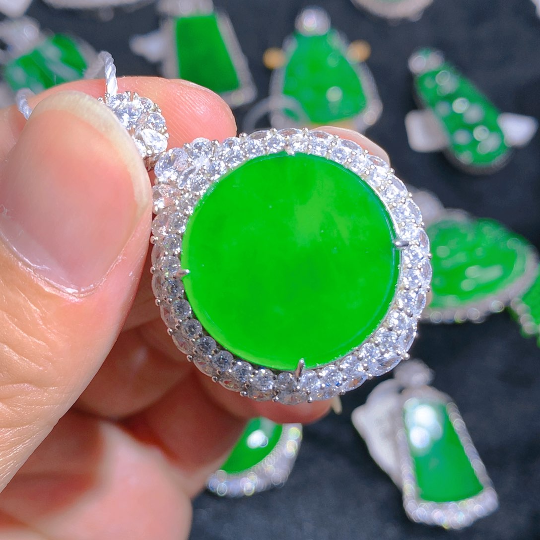 翡翠颈饰银S925镶嵌吊坠