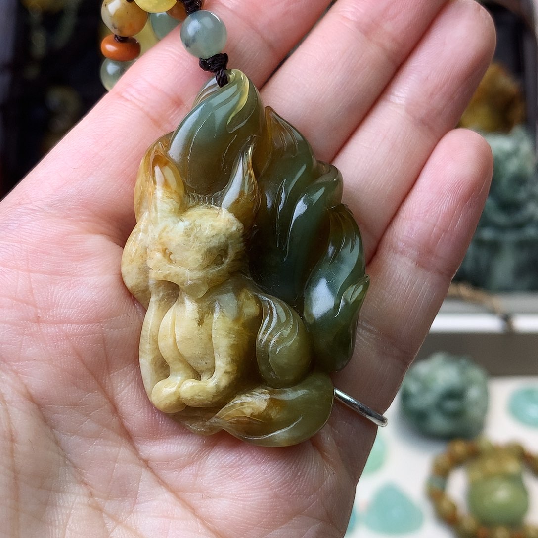 蛇纹石玉颈饰未镶嵌贞**上