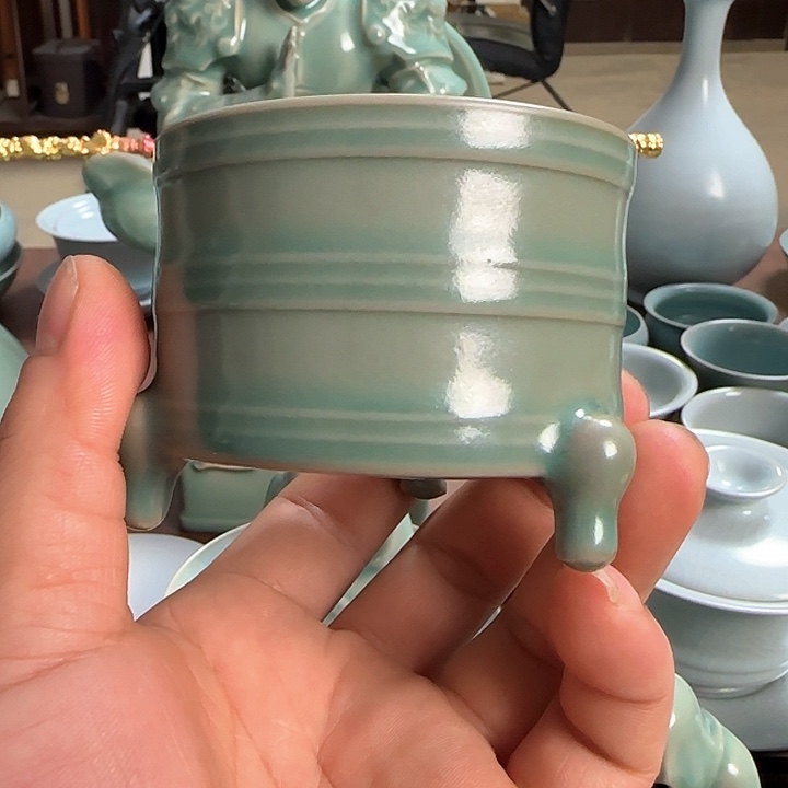 杯子青绿釉三足玄纹杯
