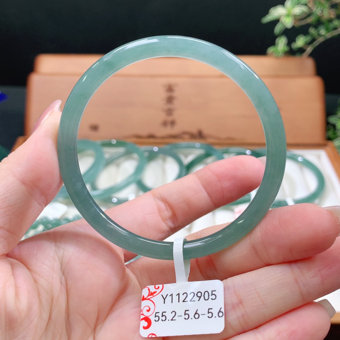 翡翠手镯未镶嵌天然