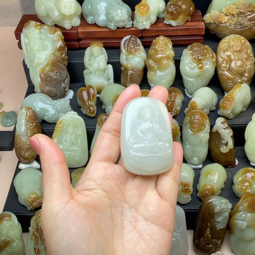 逆***人和田玉未镶嵌颈饰