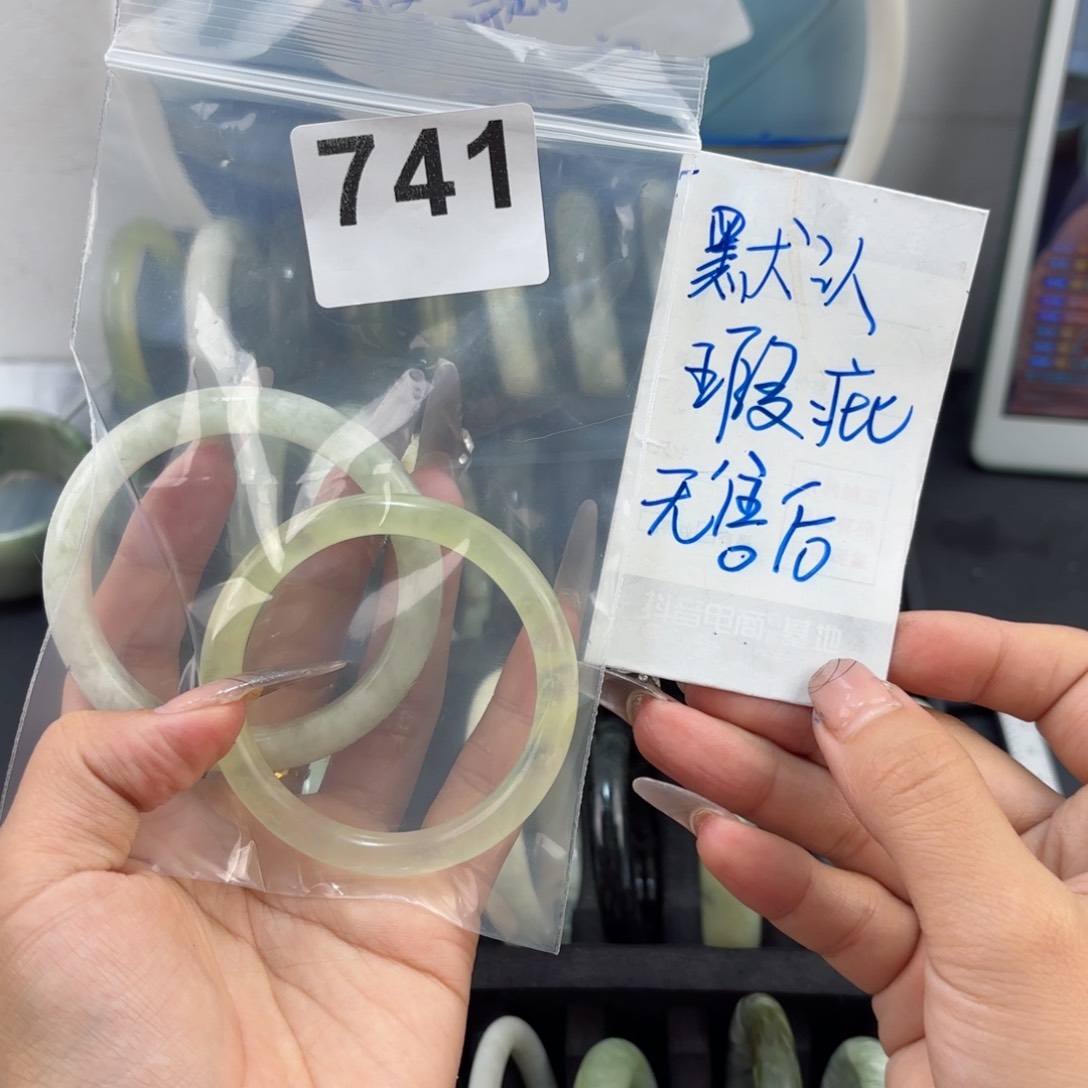 蛇纹石玉未镶嵌手镯心***结