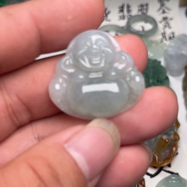 翡翠未镶嵌颈饰佛