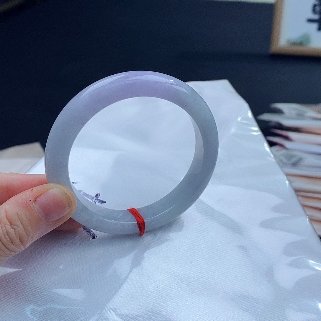 翡翠手镯未镶嵌翡翠