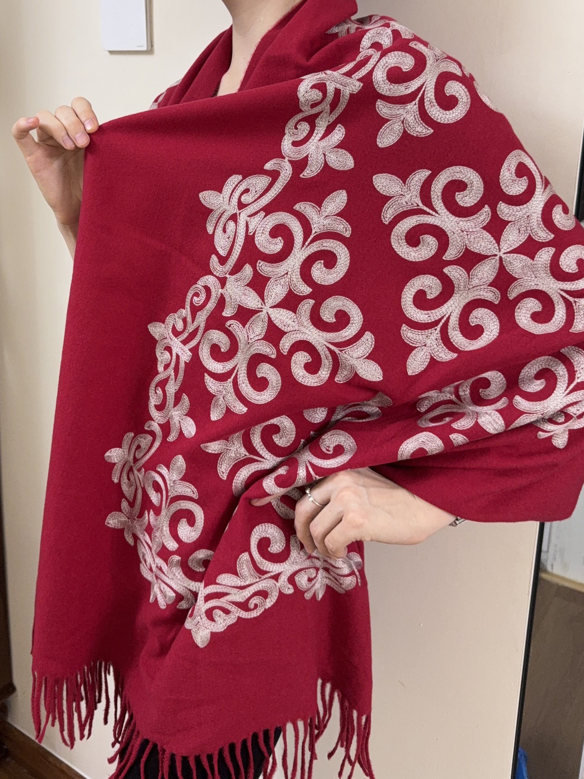 哈萨克绣花民族风围巾秋冬季时尚