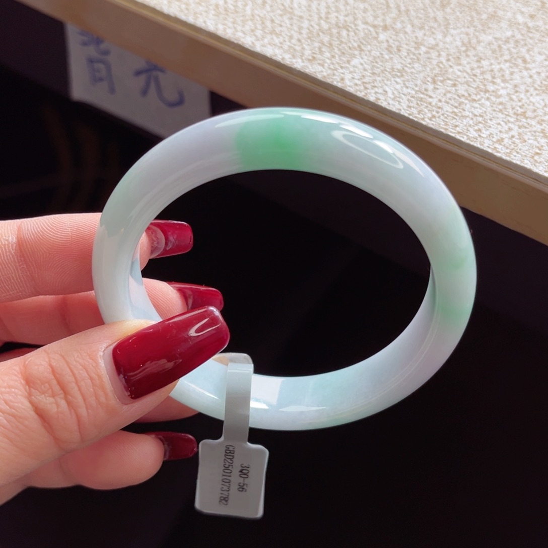 翡翠手镯未镶嵌手镯