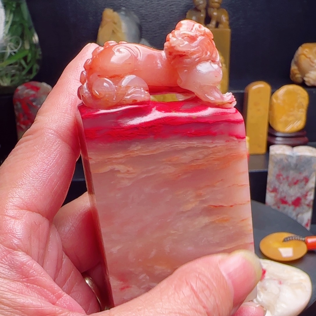 昌化石马**成巴林鸡血石