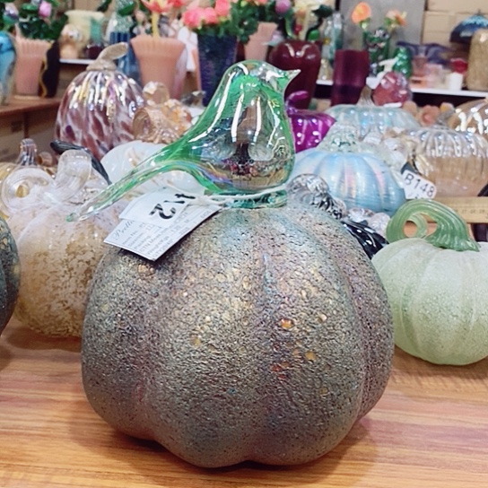 琉璃花瓶高26厘米宽16厘米