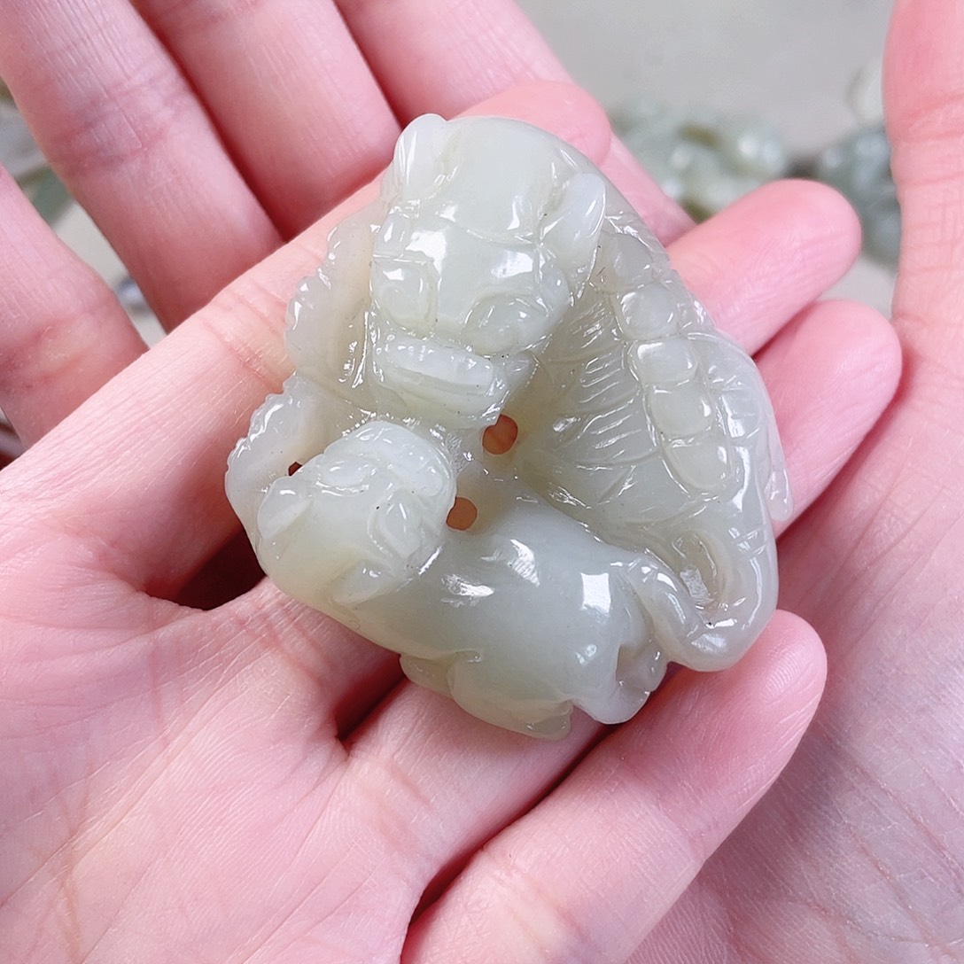 颈饰未镶嵌和田玉（糖玉）