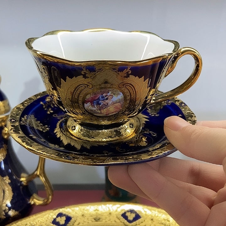 瓷片微瑕花近………………………………