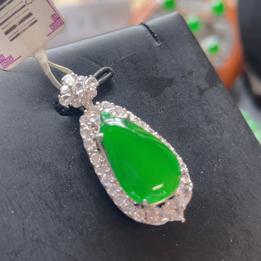 翡翠未镶嵌颈饰吊坠