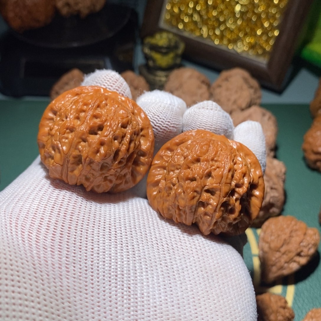 w***e文玩核桃吊坠血麒麟