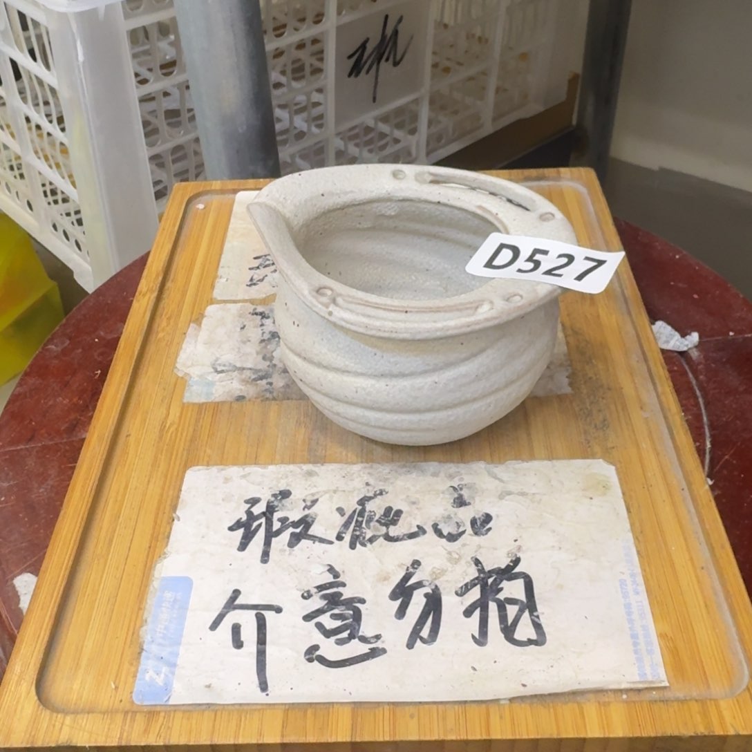 瑕疵介意勿拍陶瓷器皿B440