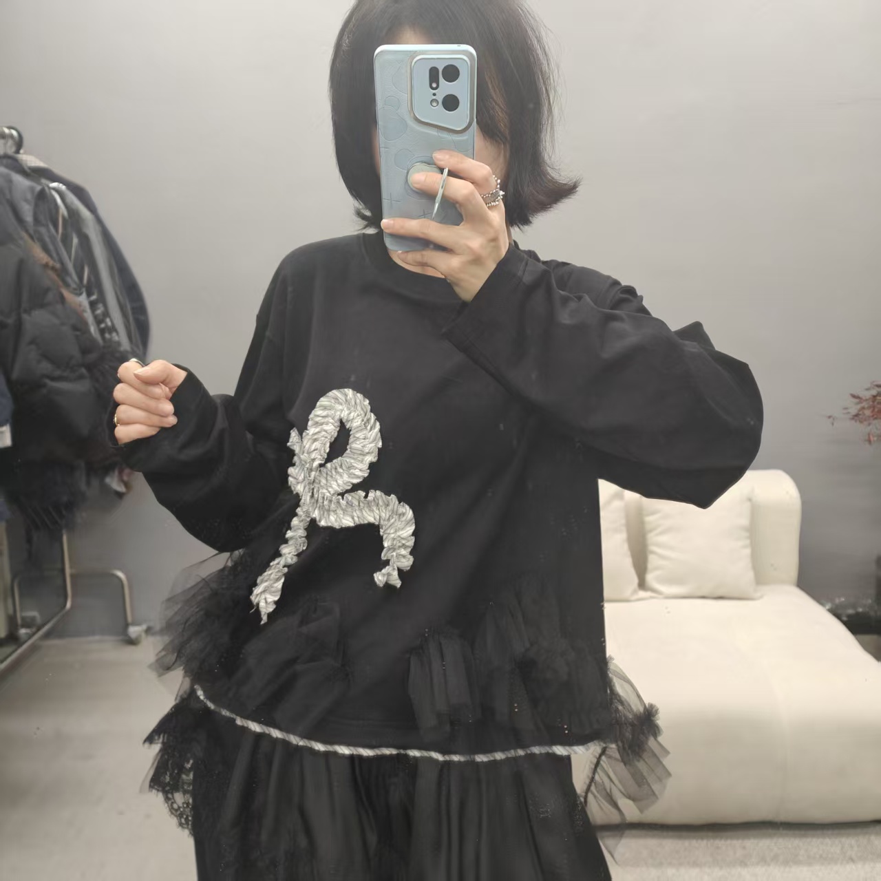 圆领刺绣长袖设计师女显瘦秋冬休闲卫衣短款蕾丝常规4742