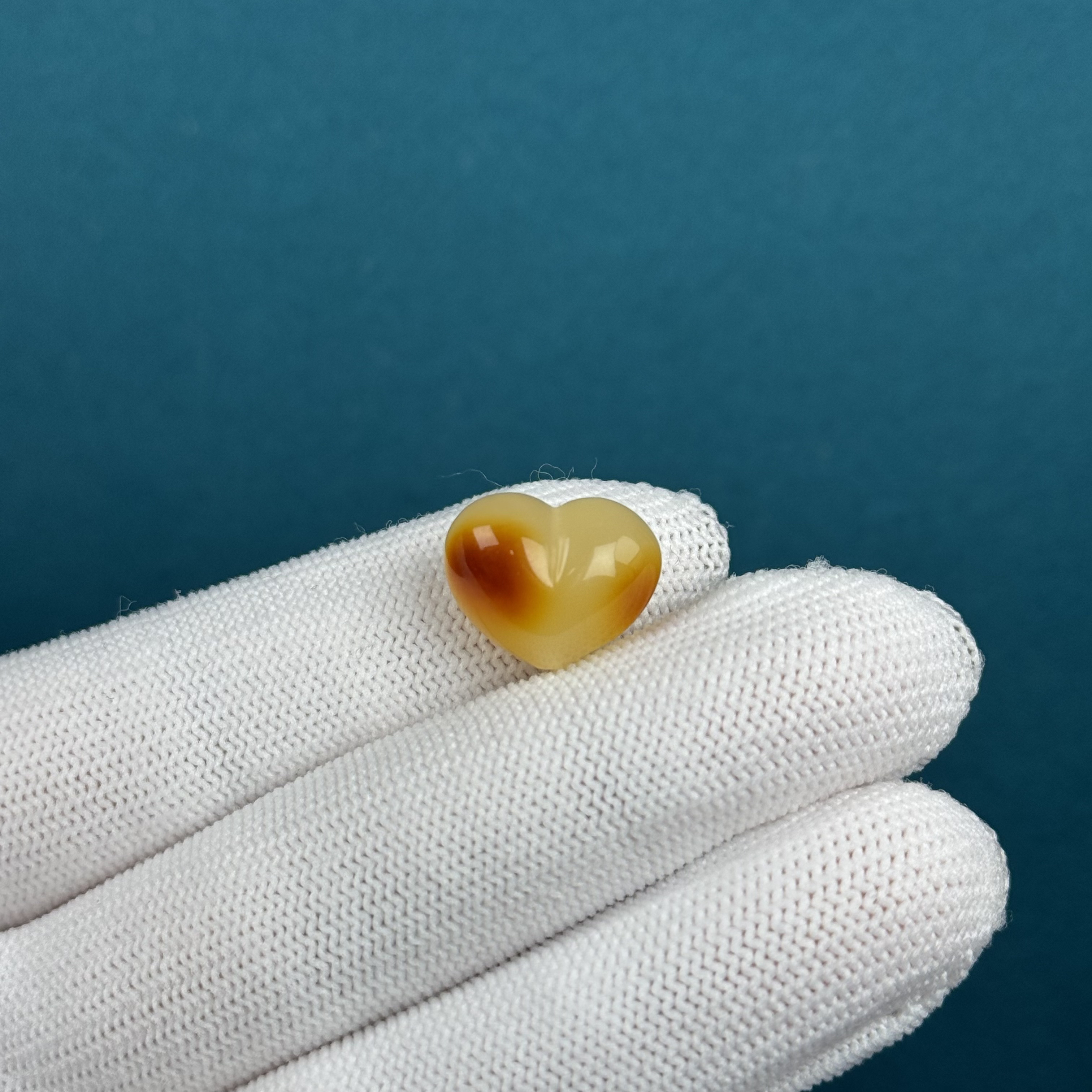 F4353天然原矿蜜蜡 屁桃爱心 15.5*12.5*9.5mm支持复检假一罚十