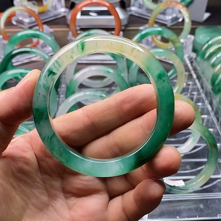 石英质玉手镯未镶嵌
