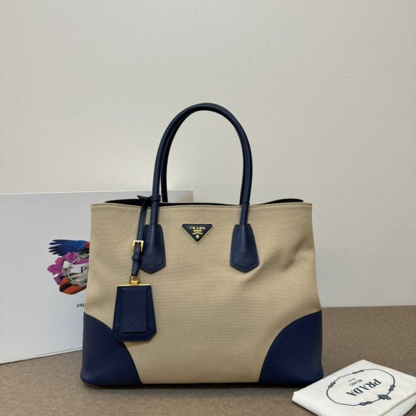 普拉达/包包/95新/250313FZ0042/C7547621874