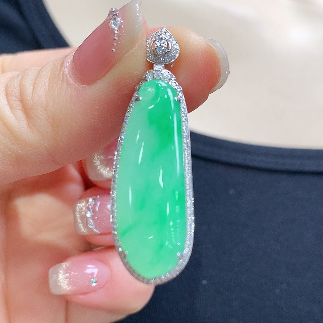 翡翠颈饰18K金镶嵌福瓜