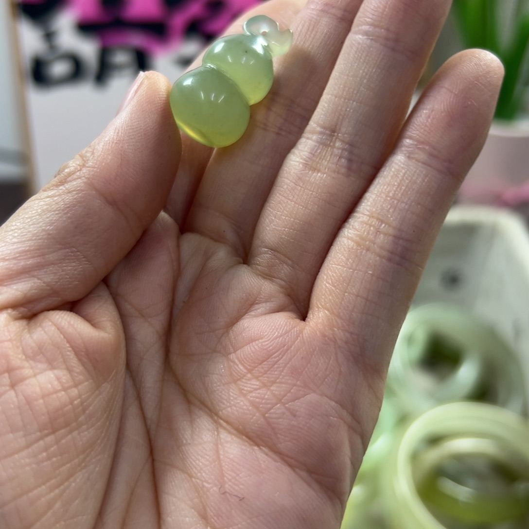 蛇纹石玉手镯未镶嵌192瑕疵