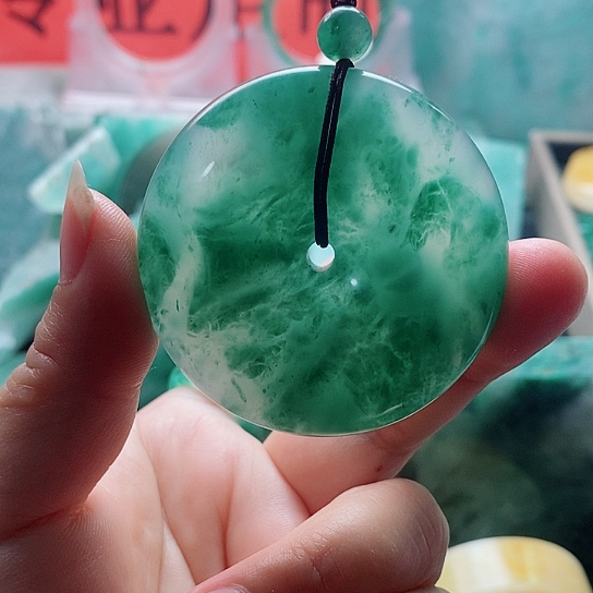 石英质玉未镶嵌颈饰