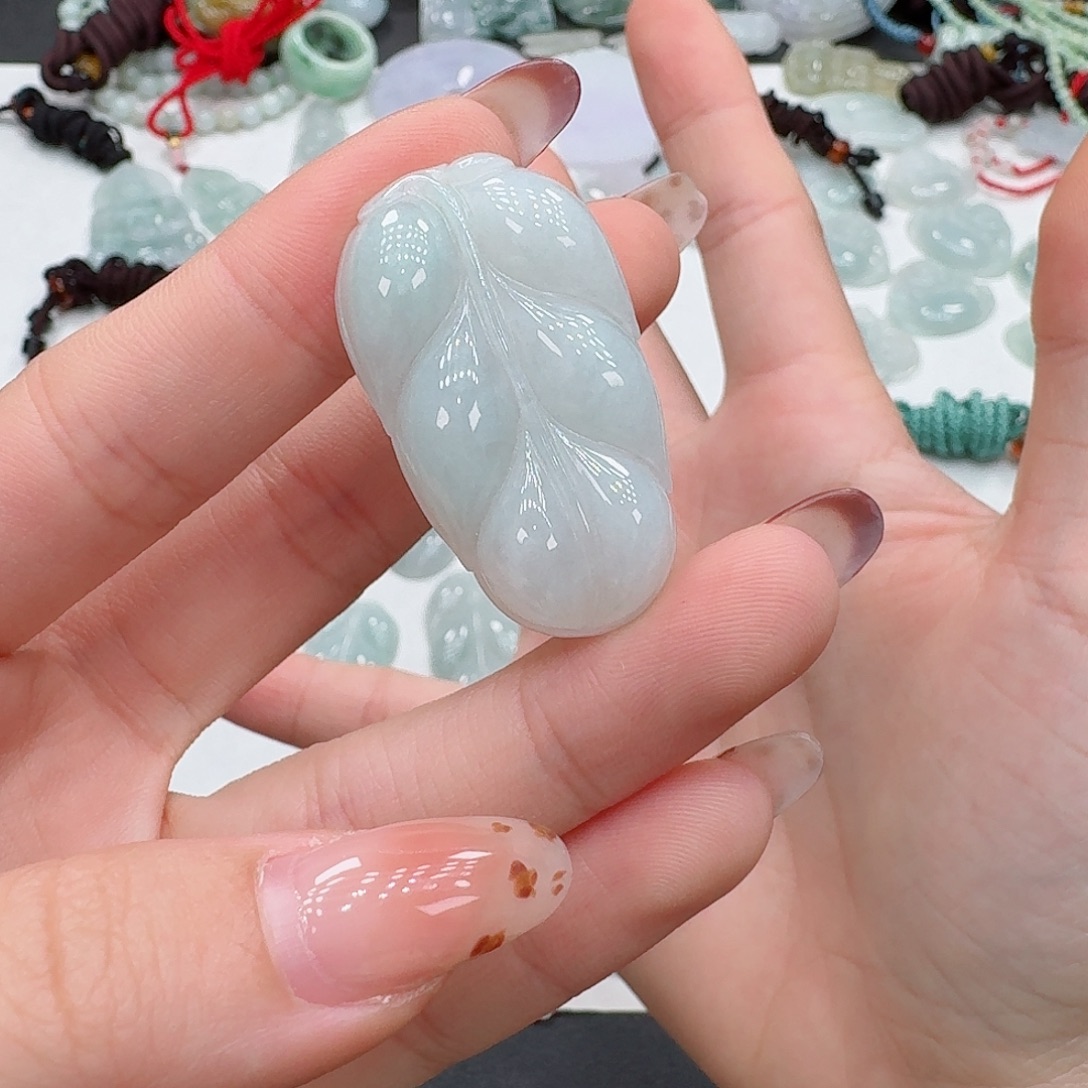 眼***蓝翡翠未镶嵌颈饰多样性发其一叶子