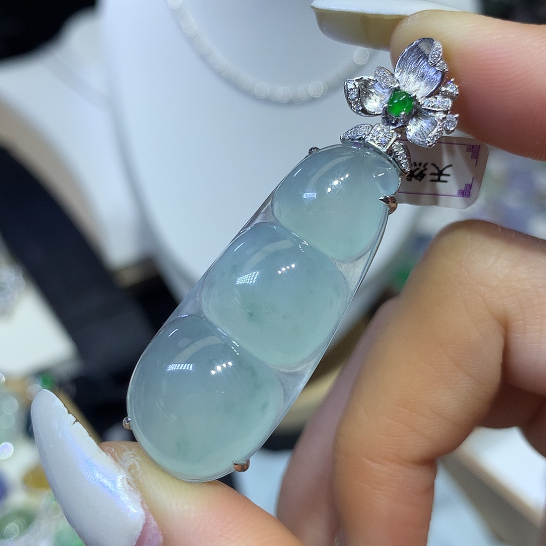 翡翠18K金镶嵌颈饰