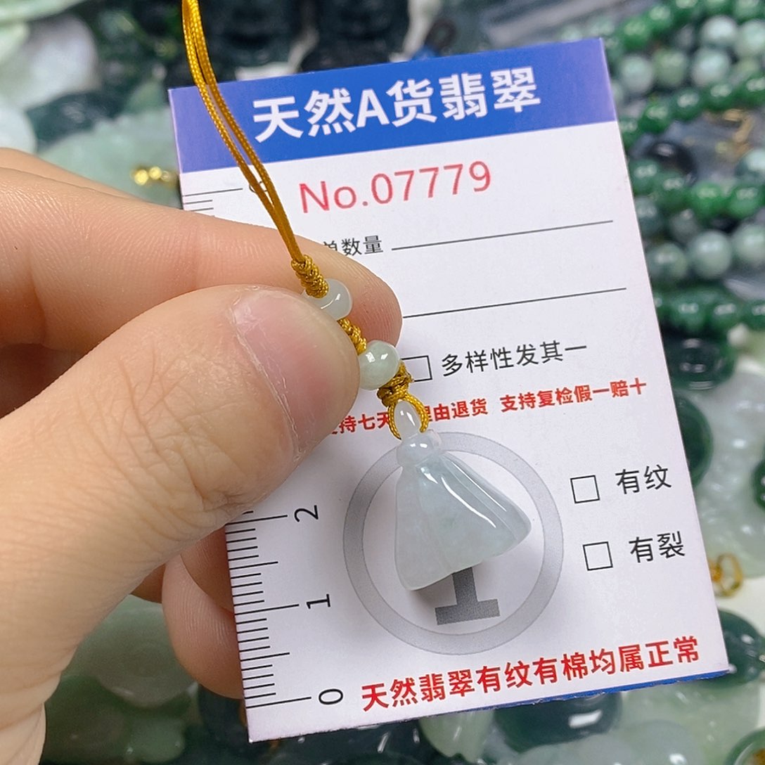 翡翠颈饰未镶嵌天然翡翠