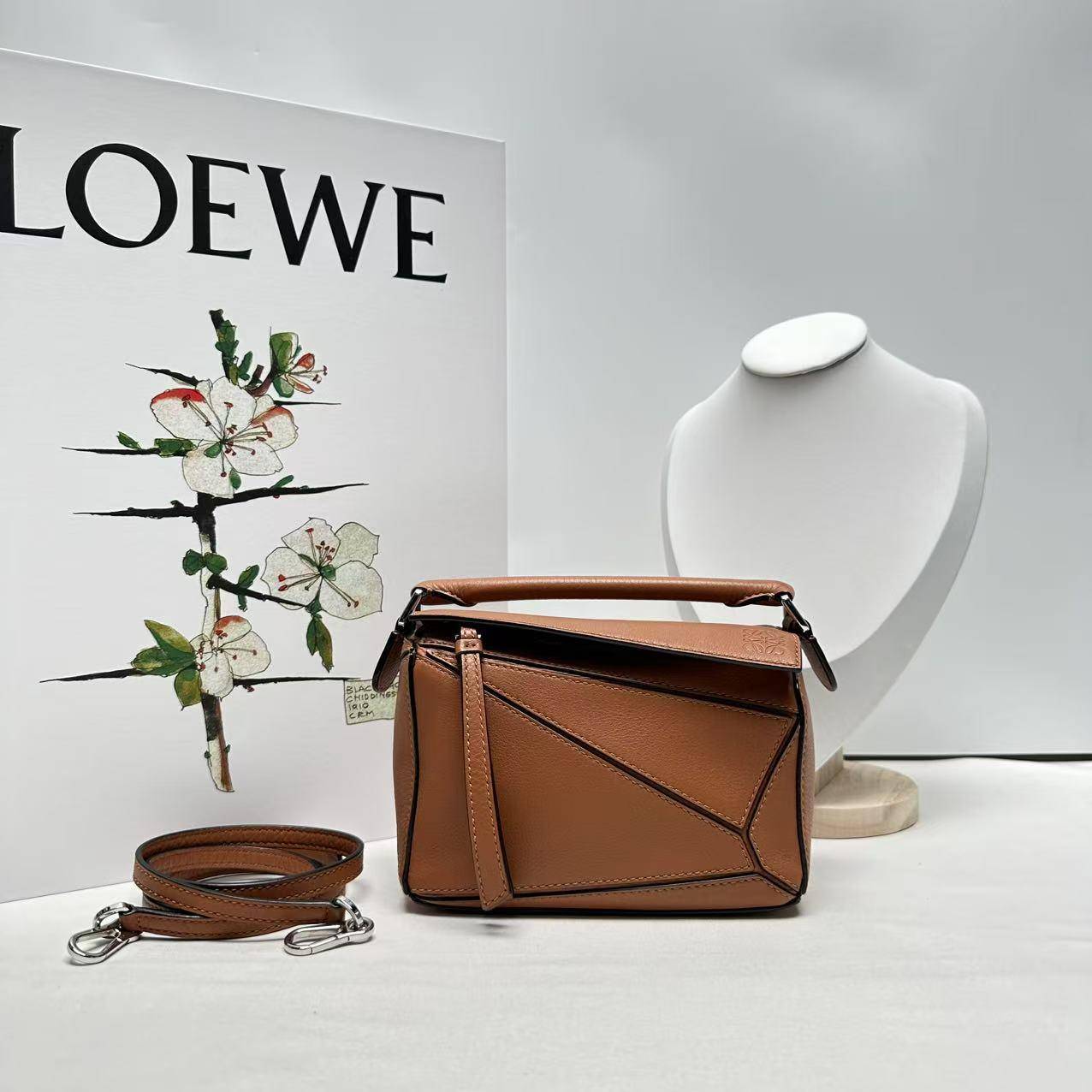 95新 LOEWE/罗意威 胖虎佳佳/箱包/斜挎包/1234567777