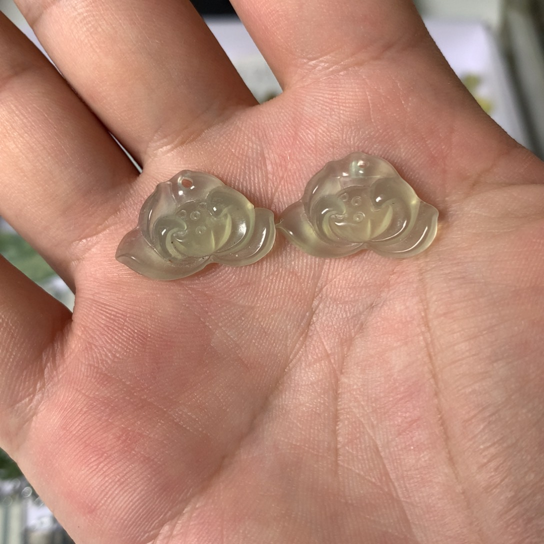 未镶嵌蛇纹石玉耳环