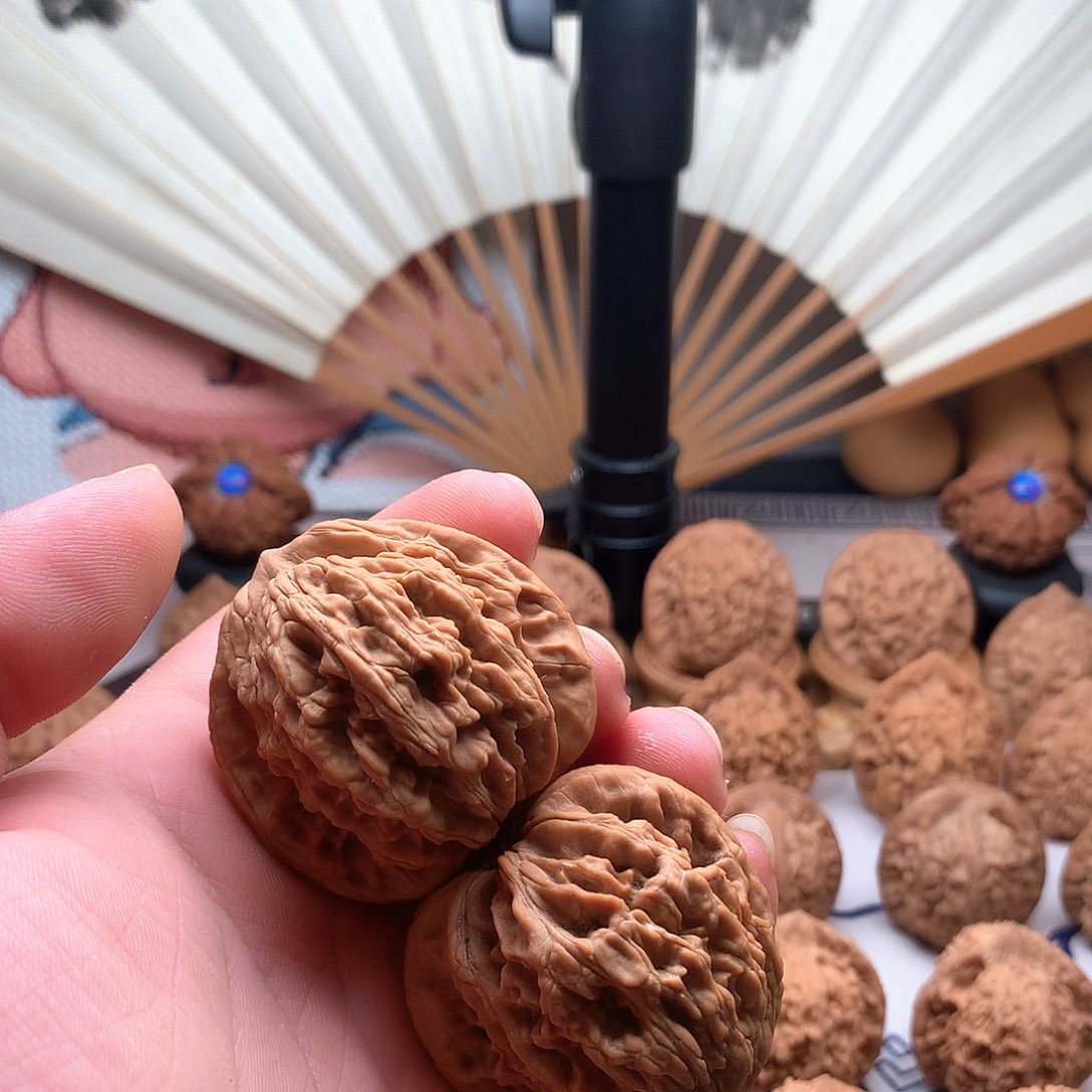 虹***°吊坠桃核山地果麦虎