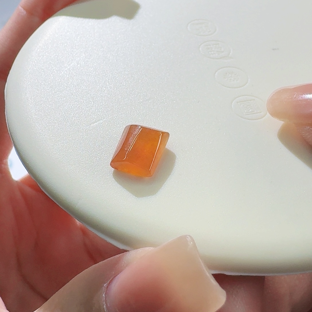 翡翠颈饰未镶嵌随形