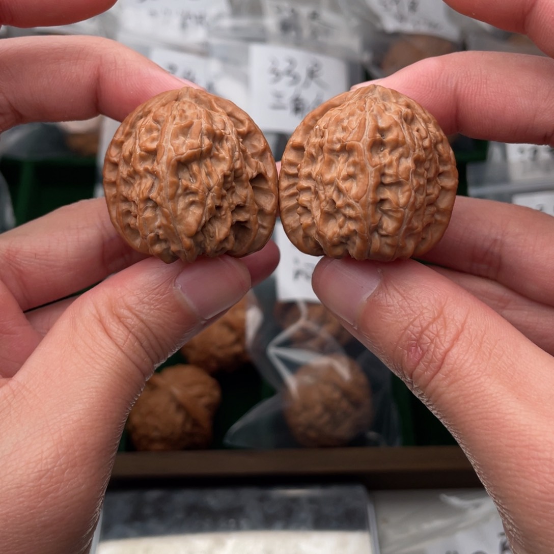 文玩核桃吊坠六*.33尺全品三角白