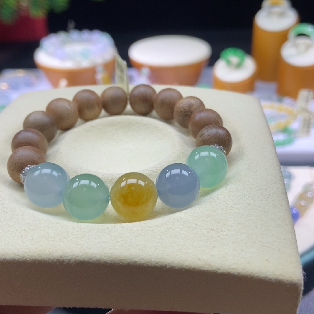 沉香木手串翡翠多宝手串