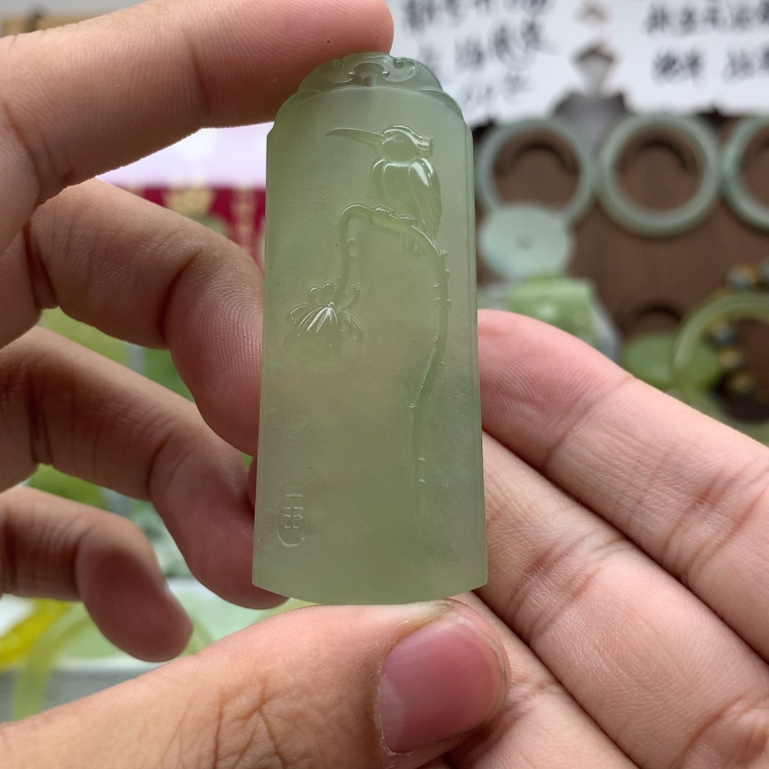 岫玉未镶嵌吊坠(赠链)