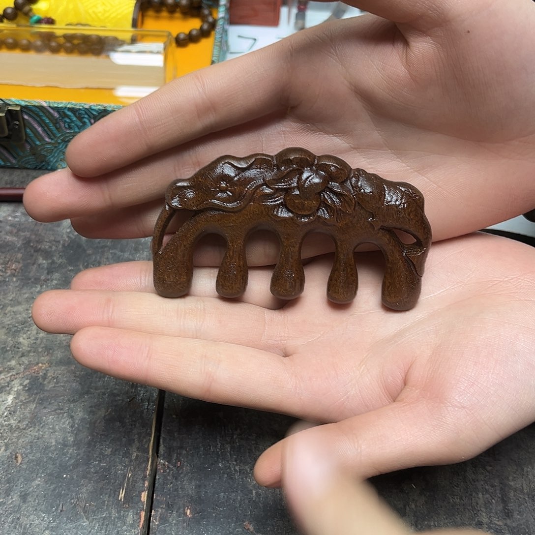 大叶紫檀（黑酸枝木类）