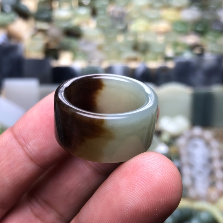 和田玉颈饰未镶嵌小**文