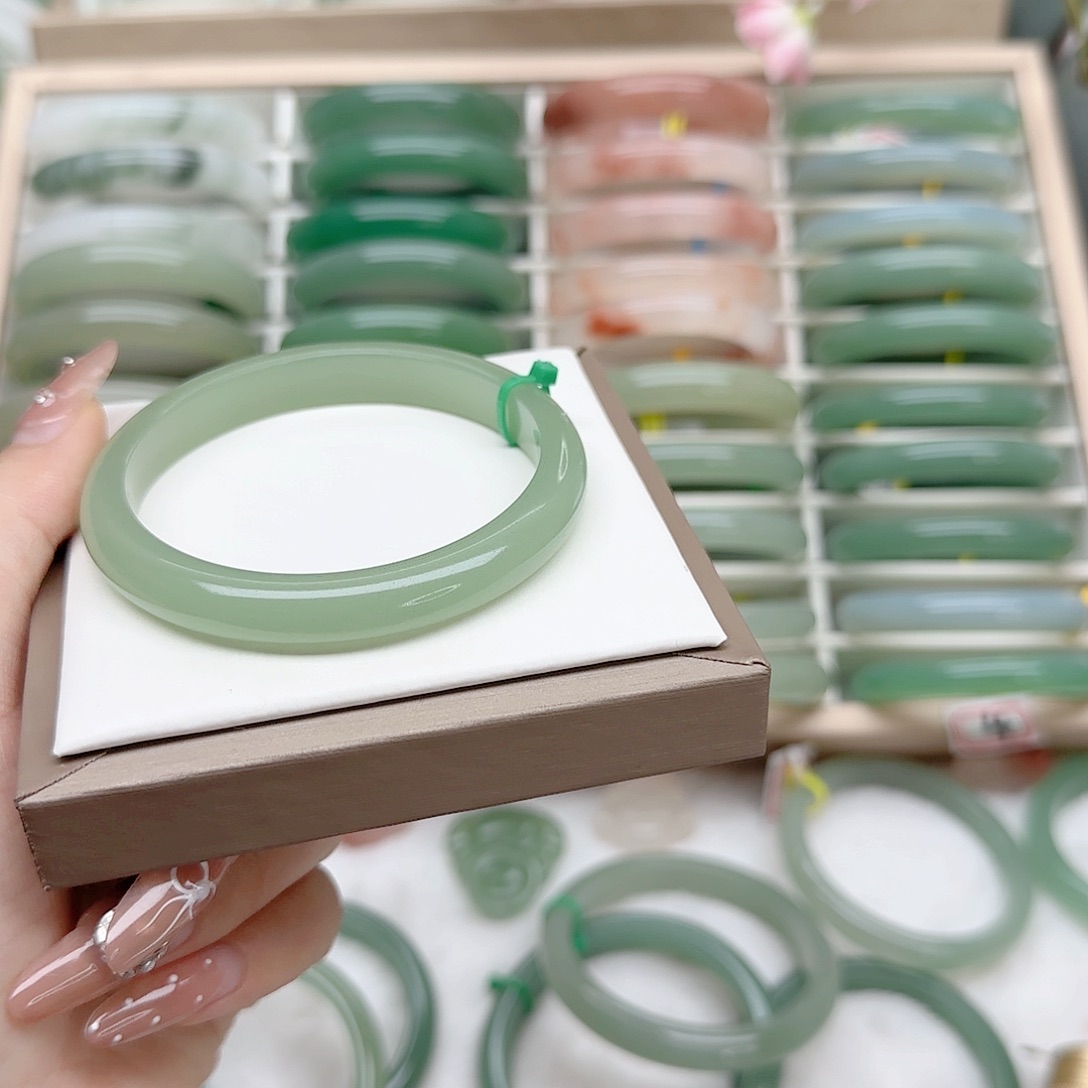 石英质玉手镯未镶嵌60口径