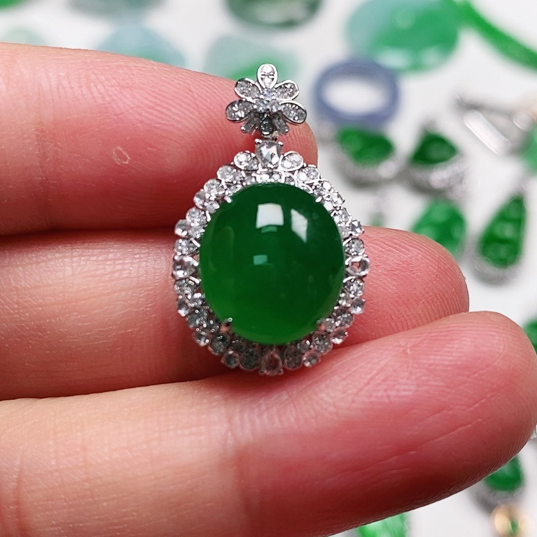 翡翠颈饰18K金镶嵌天然缅甸翡翠A货